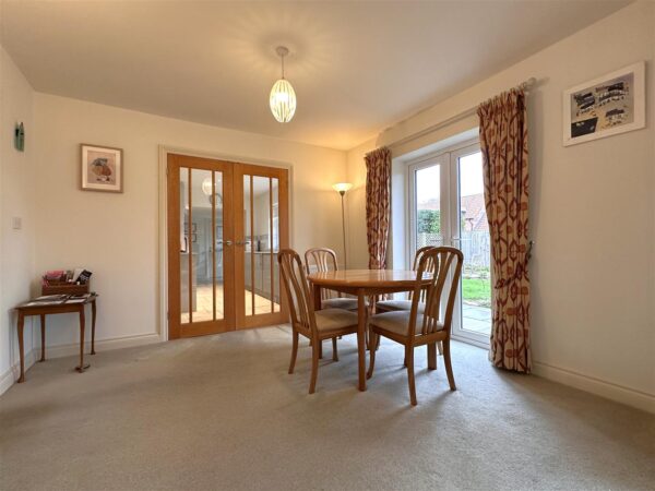 St. Peters Close, Farndon, Newark