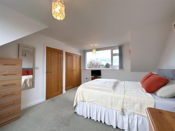 St. Peters Close, Farndon, Newark