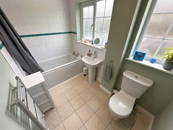 Dale Crescent, Fernwood, Newark