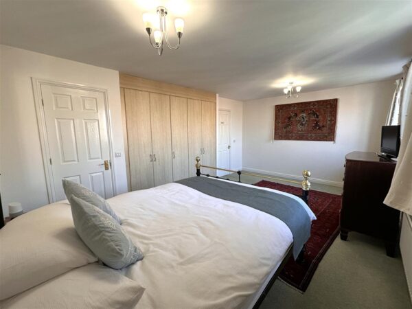 Dale Way, Fernwood, Newark