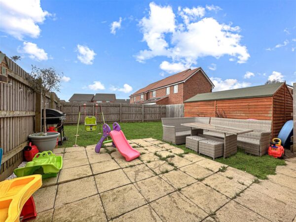 Cloverfield Place, Middlebeck, Newark