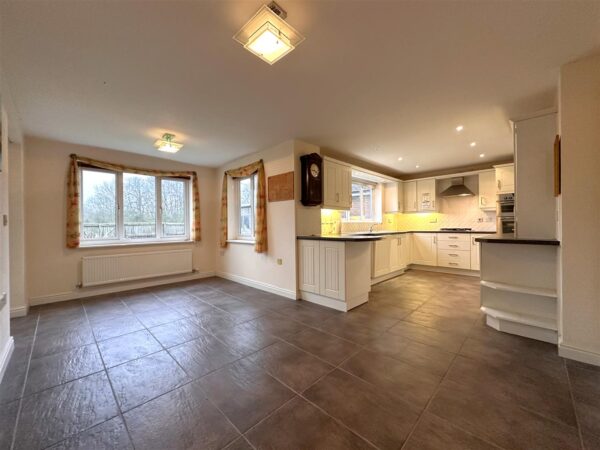 Oakfield Road, Fernwood, Newark