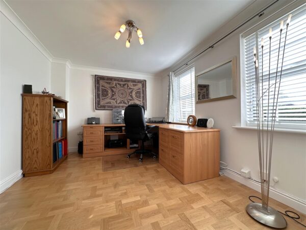 Dale Way, Fernwood, Newark