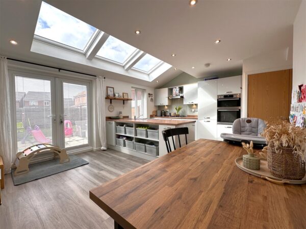 Cloverfield Place, Middlebeck, Newark