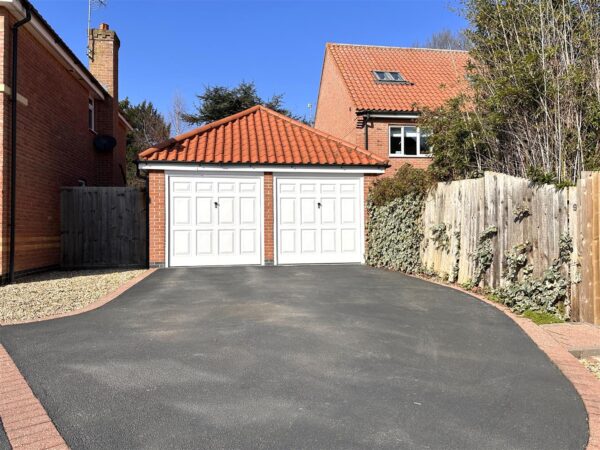 Dale Way, Fernwood, Newark