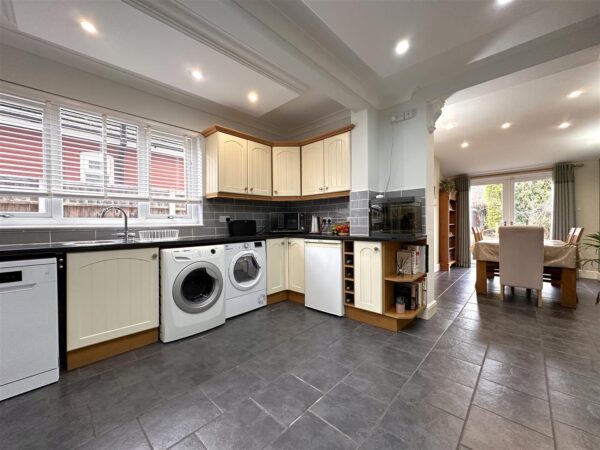 Lincoln Road, Newark