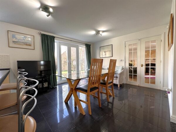 Dale Way, Fernwood, Newark