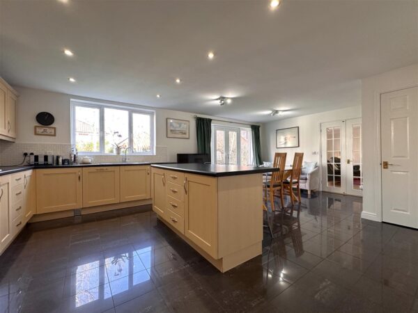 Dale Way, Fernwood, Newark