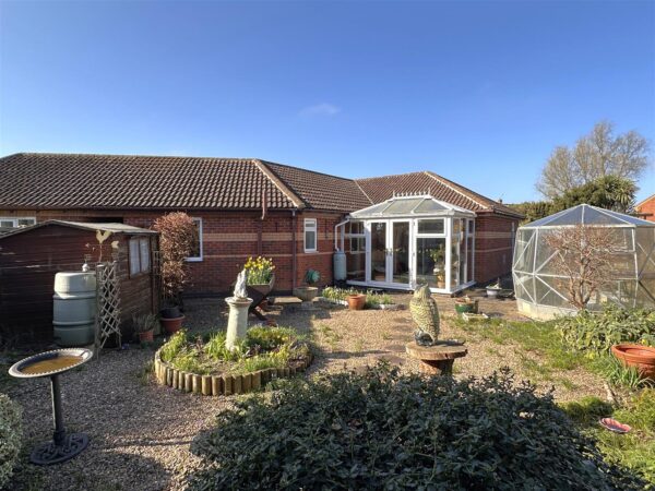 Holmefield, Farndon, Newark
