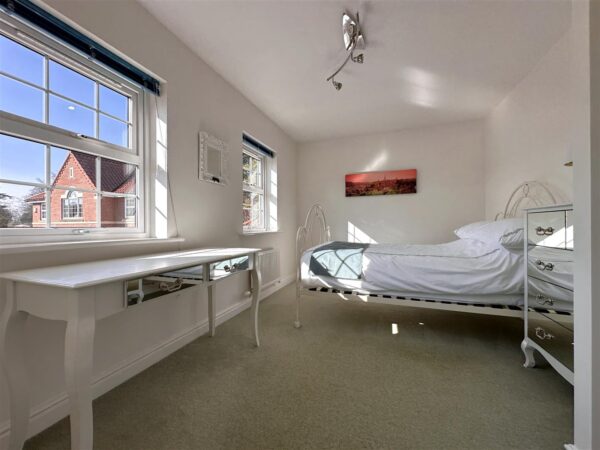 Dale Way, Fernwood, Newark