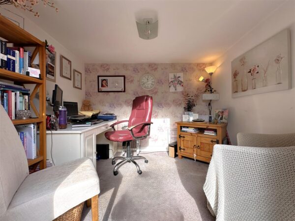 Cannon Close, Coddington, Newark