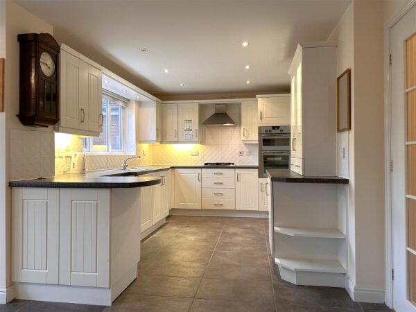 Oakfield Road, Fernwood, Newark