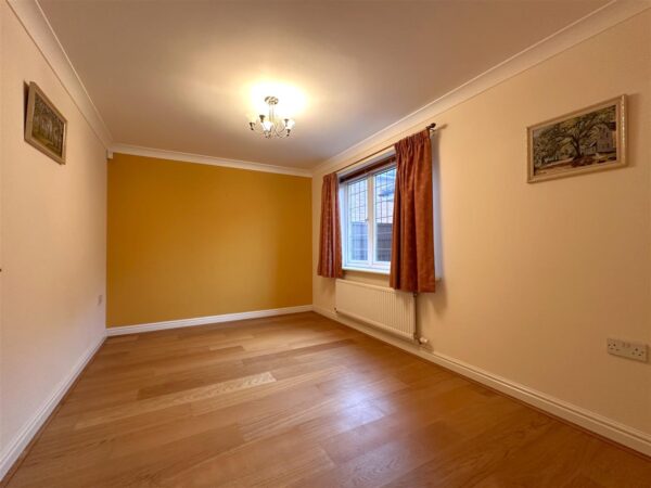 Oakfield Road, Fernwood, Newark