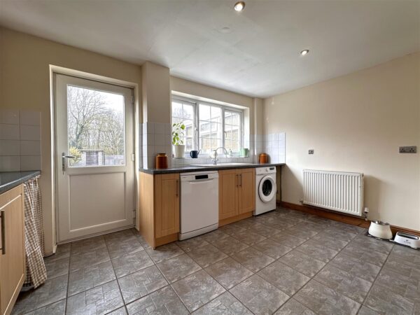 Dale Crescent, Fernwood, Newark