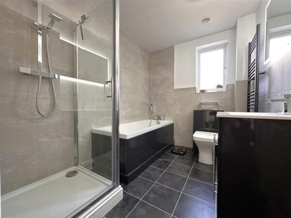 Dale Way, Fernwood, Newark