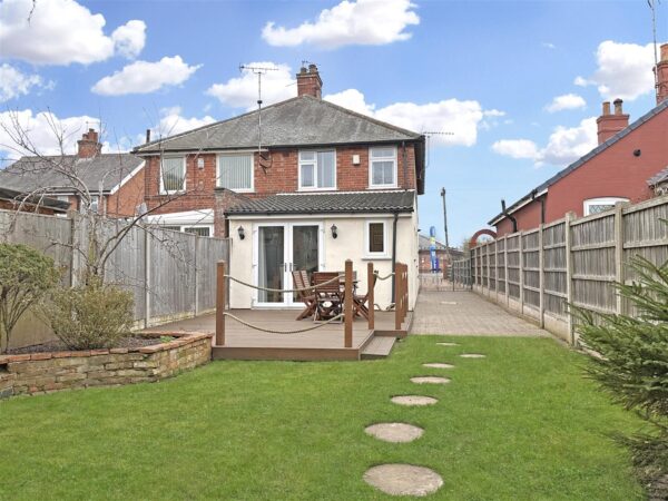 Lincoln Road, Newark