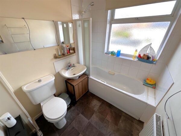 Beacon Hill Road, Newark