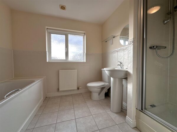 Oakfield Road, Fernwood, Newark