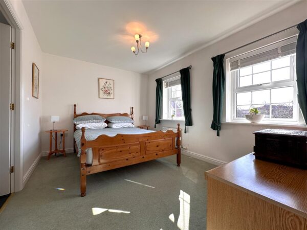 Dale Way, Fernwood, Newark