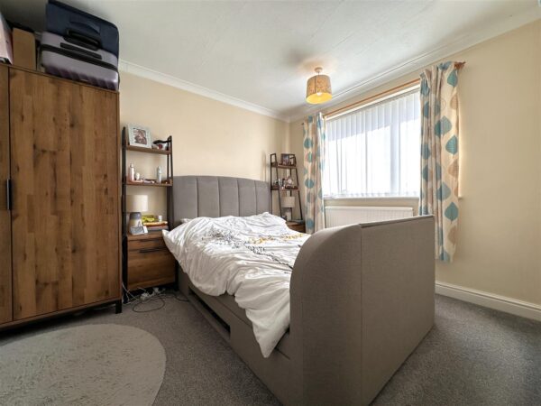 Beacon Hill Road, Newark