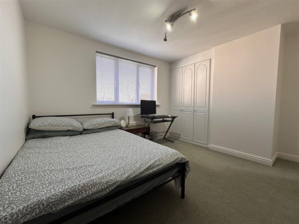 Dale Way, Fernwood, Newark