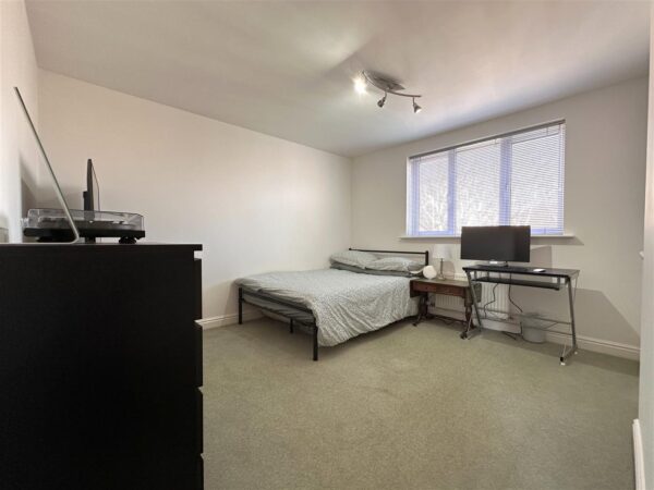 Dale Way, Fernwood, Newark