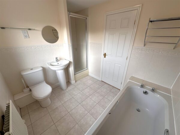 Oakfield Road, Fernwood, Newark