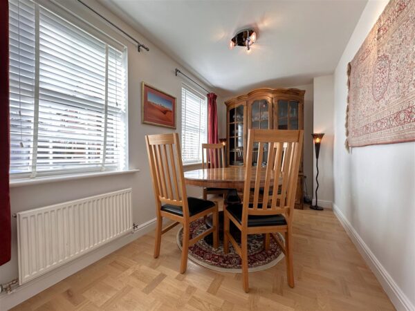 Dale Way, Fernwood, Newark