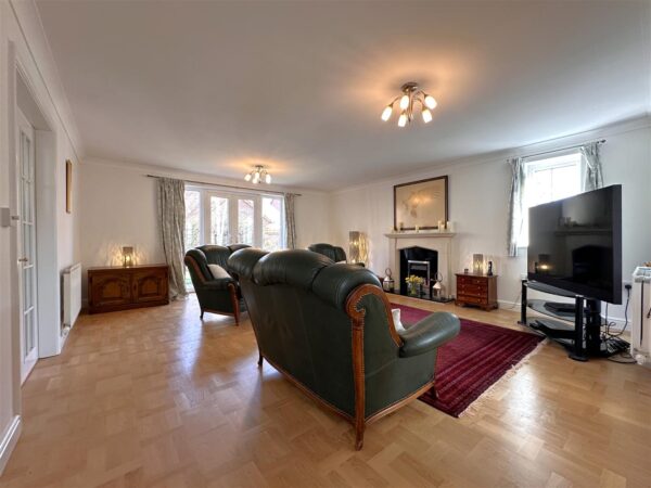 Dale Way, Fernwood, Newark