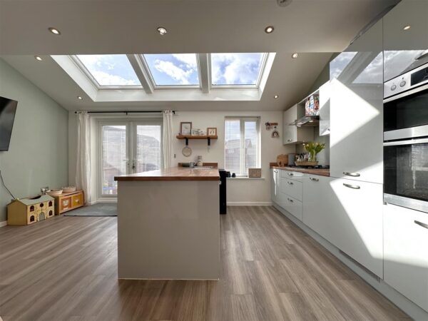 Cloverfield Place, Middlebeck, Newark