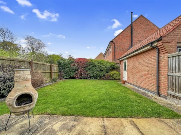 Marron Close, Fernwood, Newark