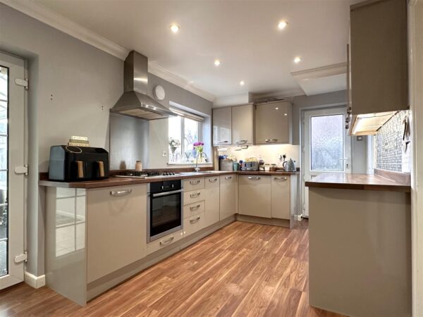 Peebles Road, Newark