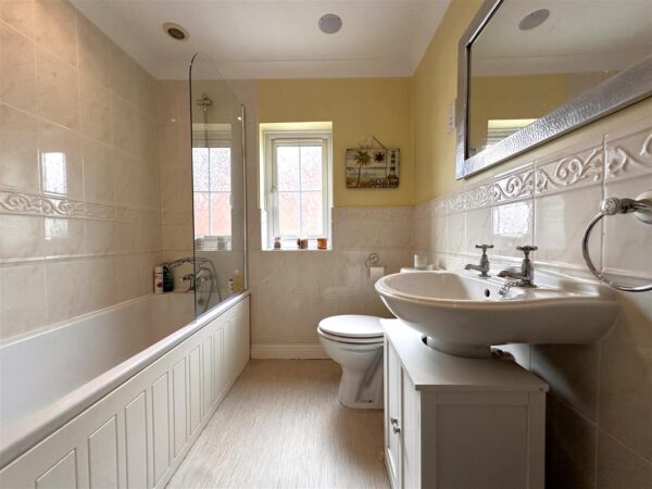 Cannon Close, Coddington, Newark