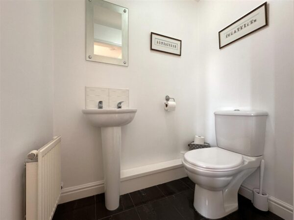 Dale Way, Fernwood, Newark