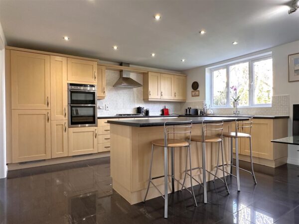 Dale Way, Fernwood, Newark