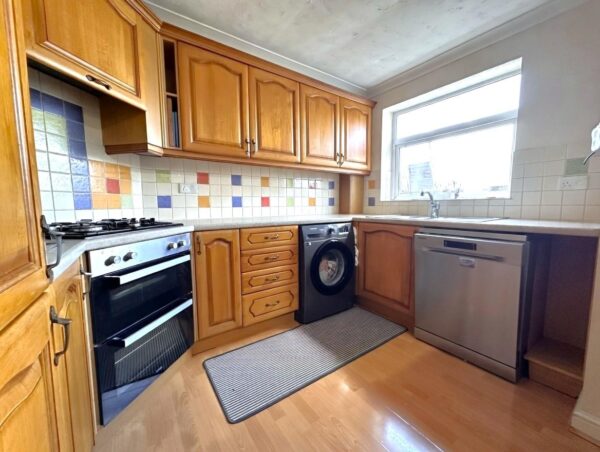 Beacon Hill Road, Newark