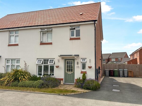 Cloverfield Place, Middlebeck, Newark
