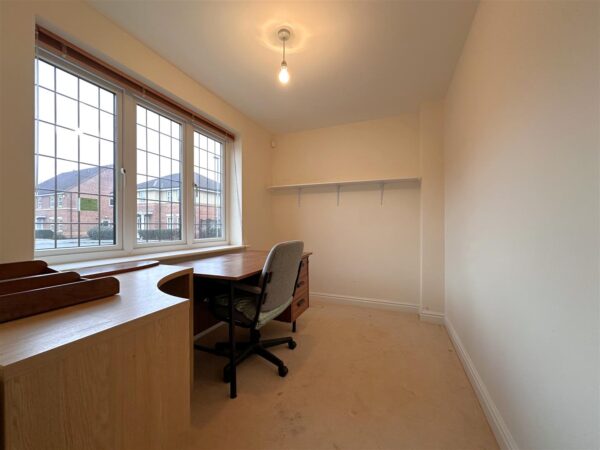 Oakfield Road, Fernwood, Newark