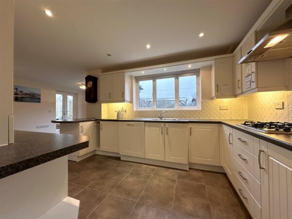 Oakfield Road, Fernwood, Newark