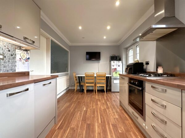 Peebles Road, Newark