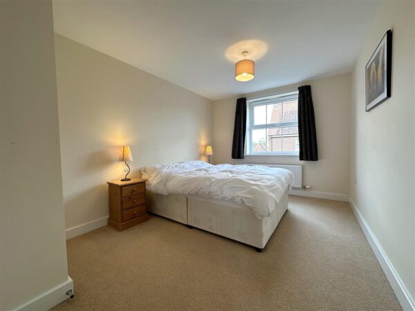 Marron Close, Fernwood, Newark