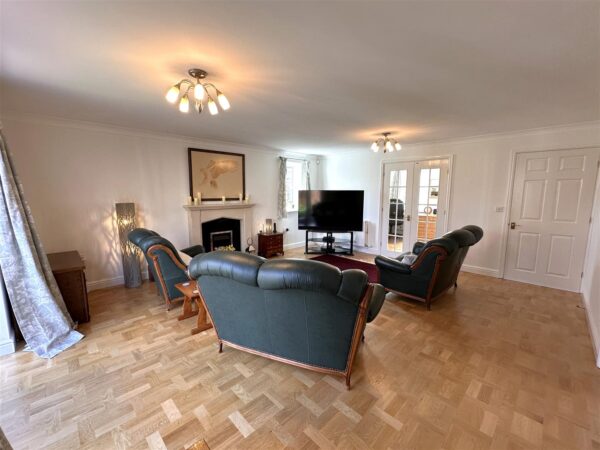 Dale Way, Fernwood, Newark