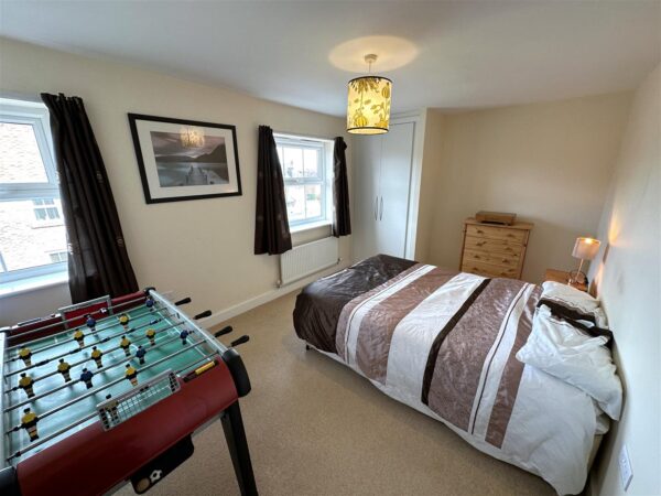 Marron Close, Fernwood, Newark