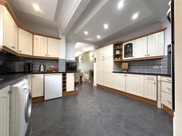 Lincoln Road, Newark