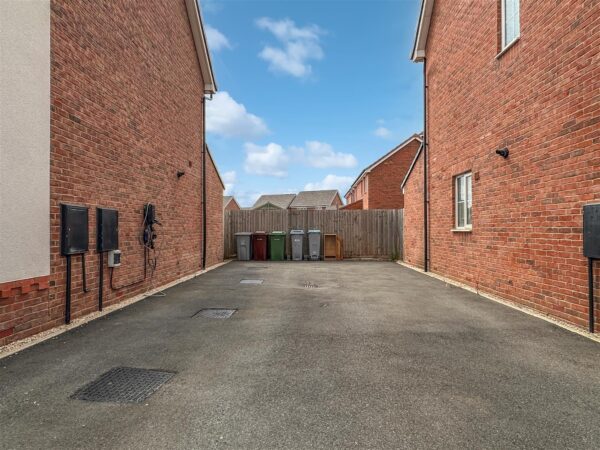Cloverfield Place, Middlebeck, Newark