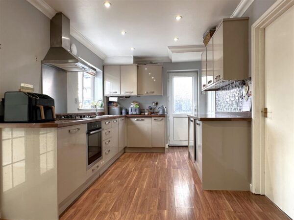 Peebles Road, Newark