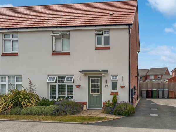 Cloverfield Place, Middlebeck, Newark