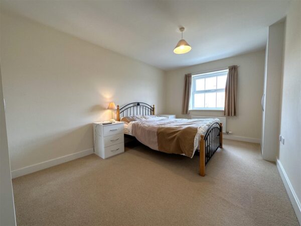 Marron Close, Fernwood, Newark