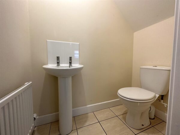 Marron Close, Fernwood, Newark