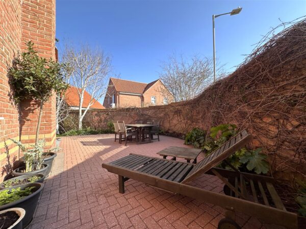 Dale Way, Fernwood, Newark